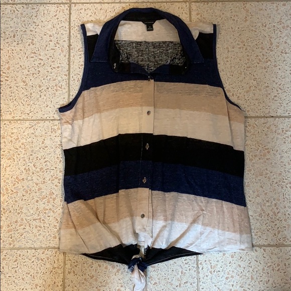 Striped, Button-Up Tank - Picture 3 of 3